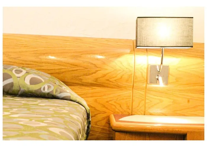 Hotel Mandarin Carton 2*